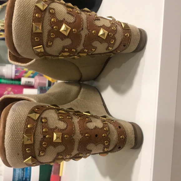 Shoes - Picture 2 of 3